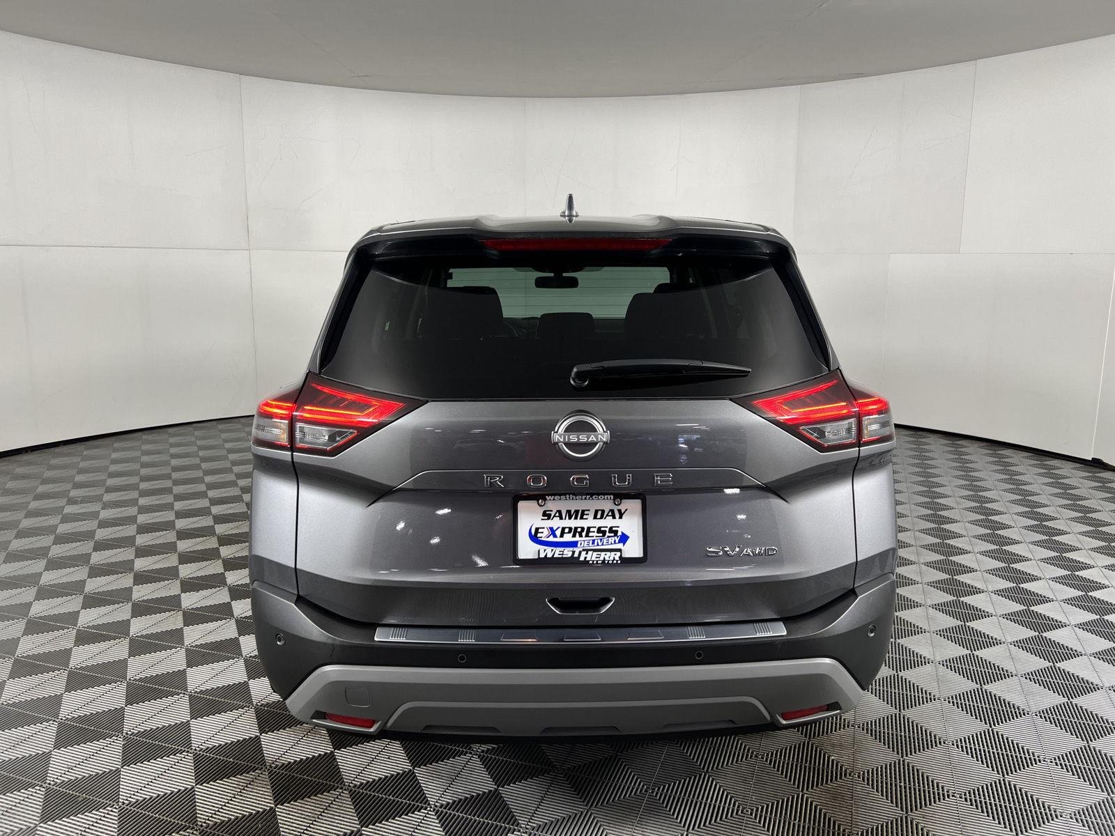 Used 2023 Gun Metallic Nissan SV image 7
