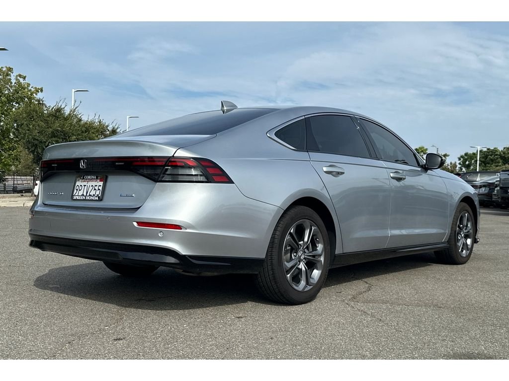 Used 2024 Solar Silver Metallic Honda EX-L image 6