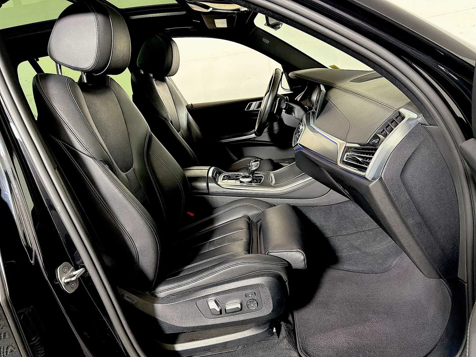 2020 BMW X5 40i - Photo 24
