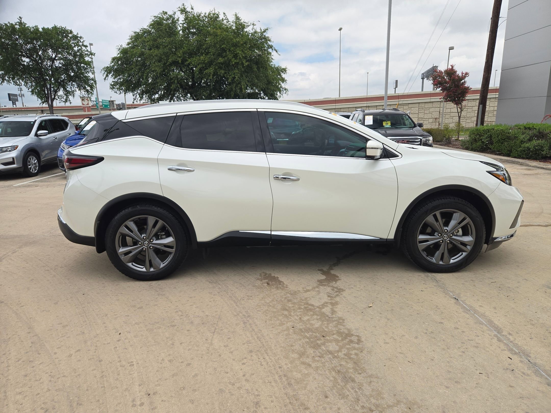 Used 2022 Pearl White Tricoat Nissan Platinum image 2
