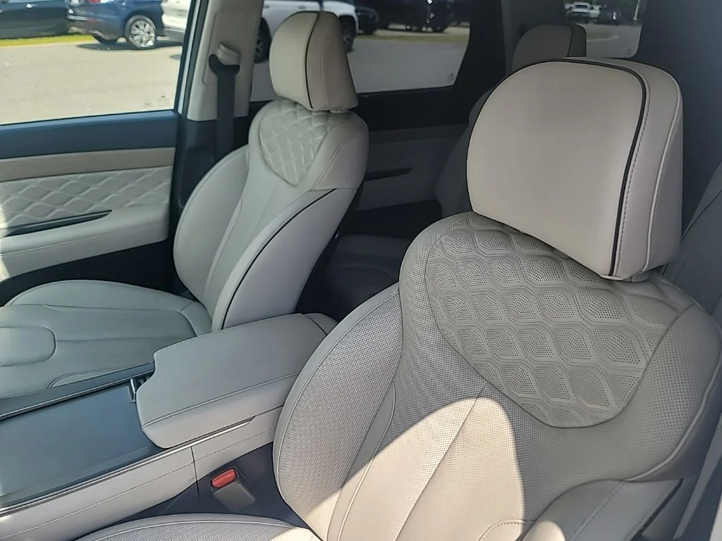 Used 2022 White Hyundai Calligraphy image 13