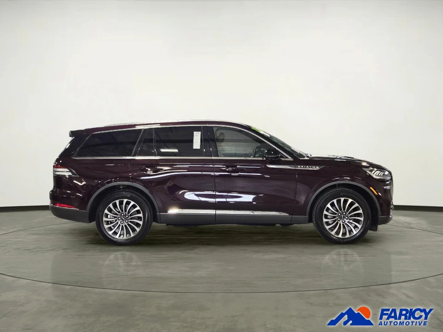 Used 2024 Diamond Red Metallic Tinted Clearcoat LINCOLN RESERVE image 6