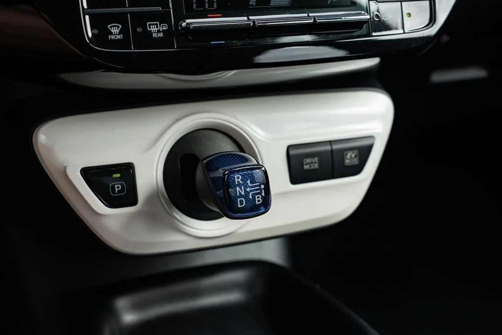 Used 2017 Silver Toyota Two image 19
