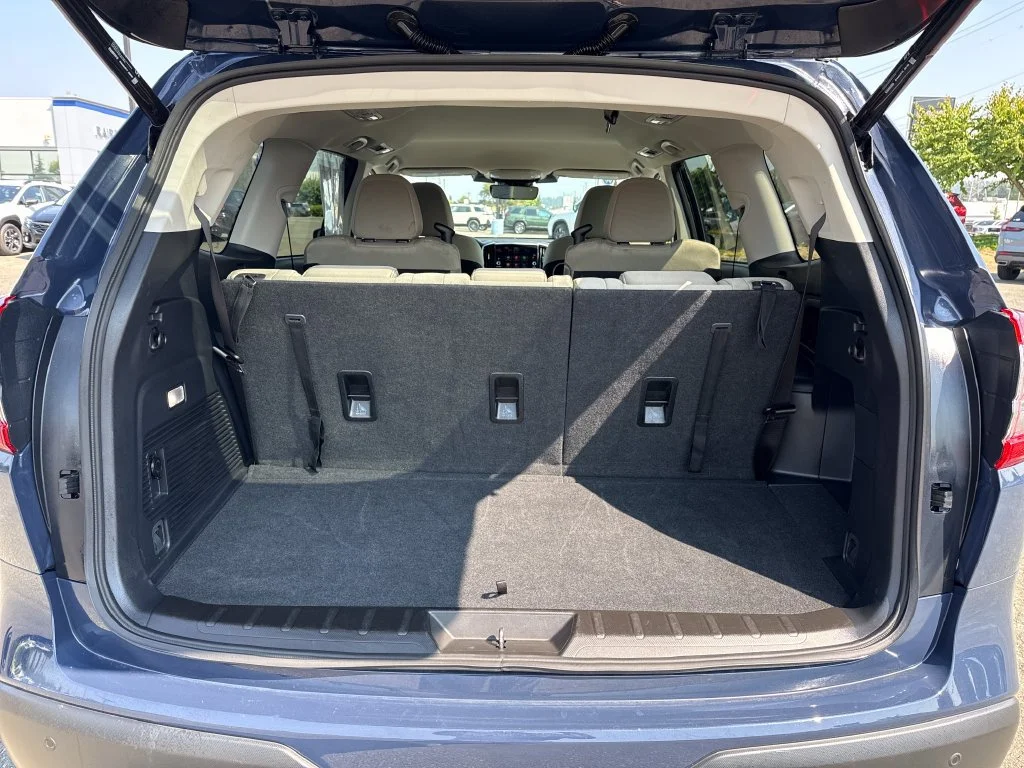 Used 2025  Subaru Premium image 8