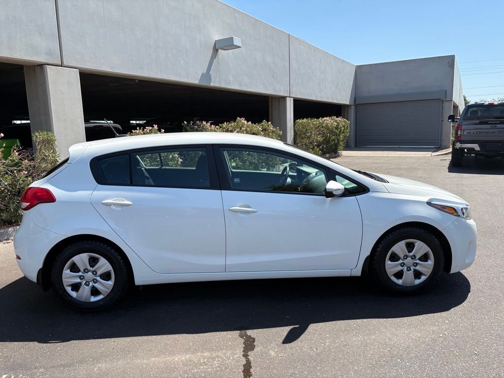 Used 2017 White Kia LX image 3