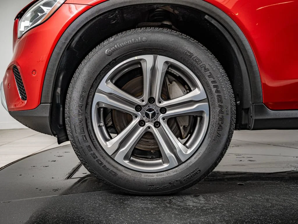 Used 2022 Manufaktur Cardinal Red Metallic Mercedes-Benz GLC 300 image 10