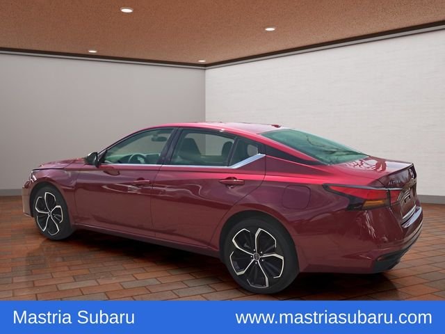 Used 2024 Scarlet Nissan 2.5 SR image 30