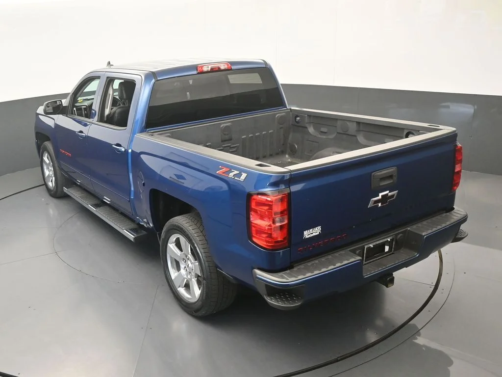 Used 2016 Deep Ocean Blue Metallic Chevrolet LT image 35