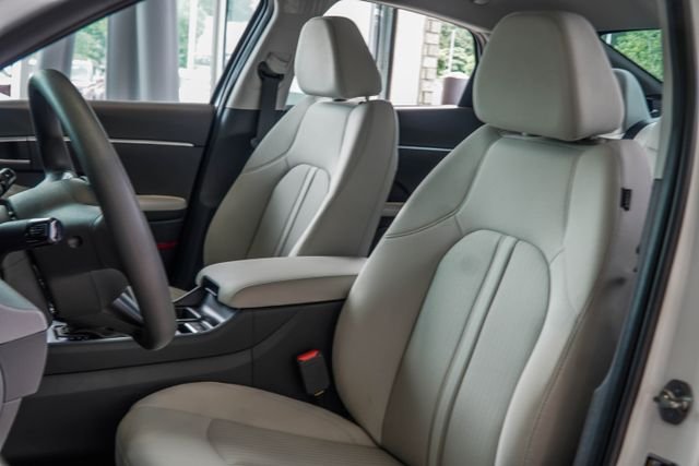 Certified Used 2025 White Hyundai SE image 35