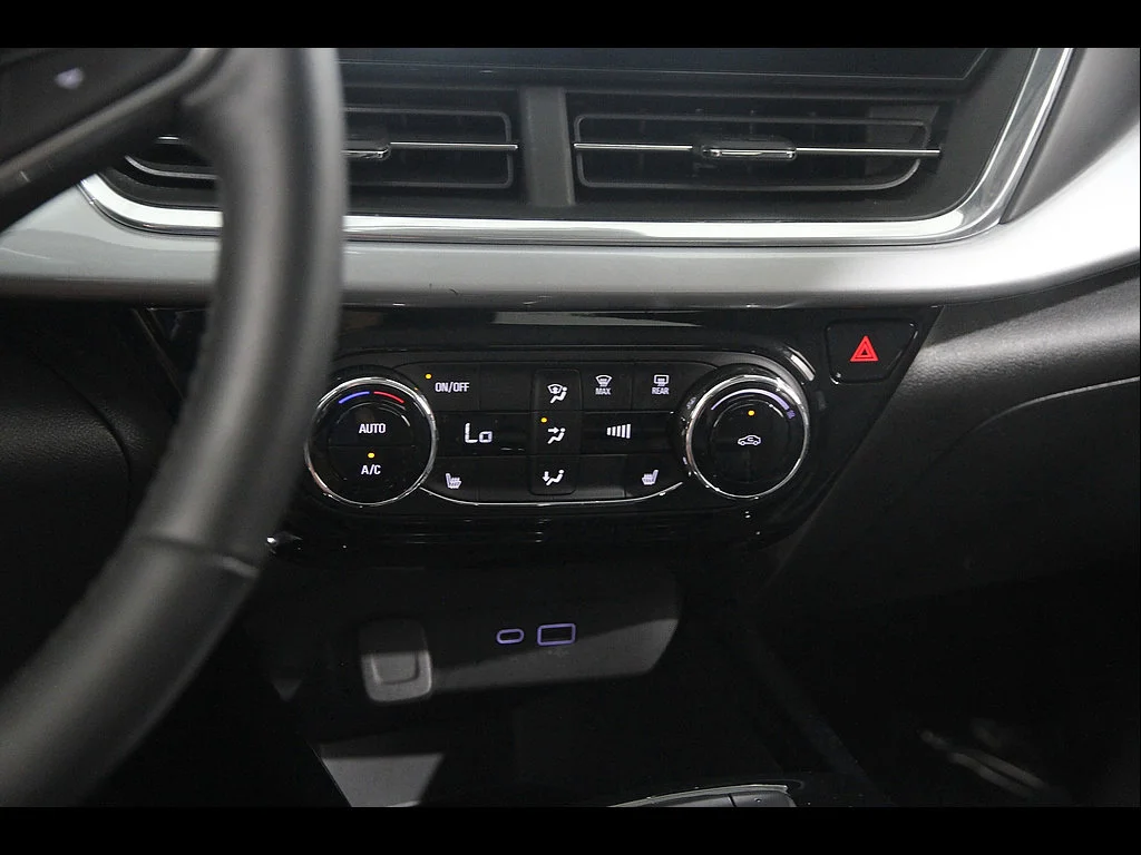 2024 Chevrolet Trax LT - Photo 14