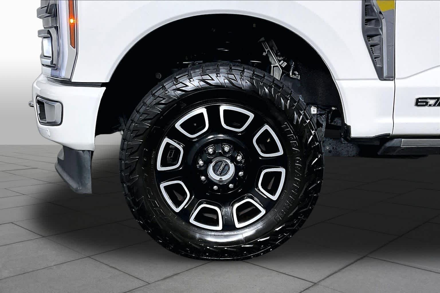 Used 2024 Star White Metallic Tri-Coat Ford Platinum image 10