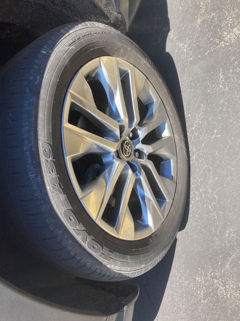 Used 2022 Magnetic Gray Metallic Toyota XLE Premium image 4