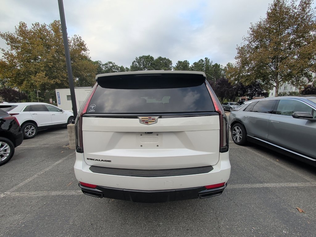Used 2021 CRYSTAL WHITE TRICOAT Cadillac Sport Platinum image 4