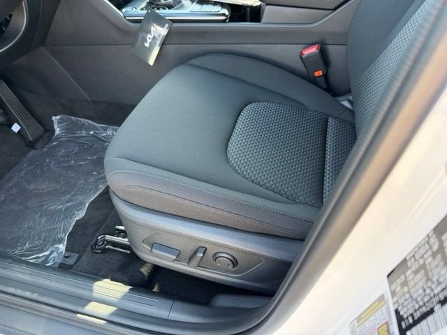 New 2027 Glacial White Pearl Kia LX image 12