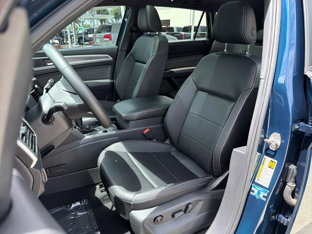 Used 2022  Volkswagen 2.0T SE w/Technology image 30