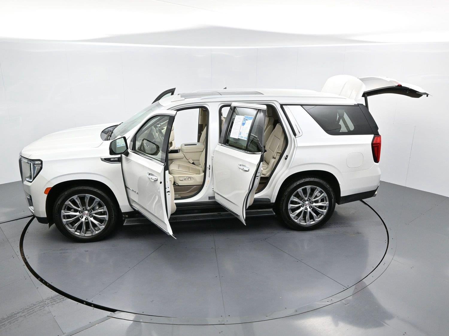 Used 2021 WHITE FROST TRICOAT GMC Denali image 45