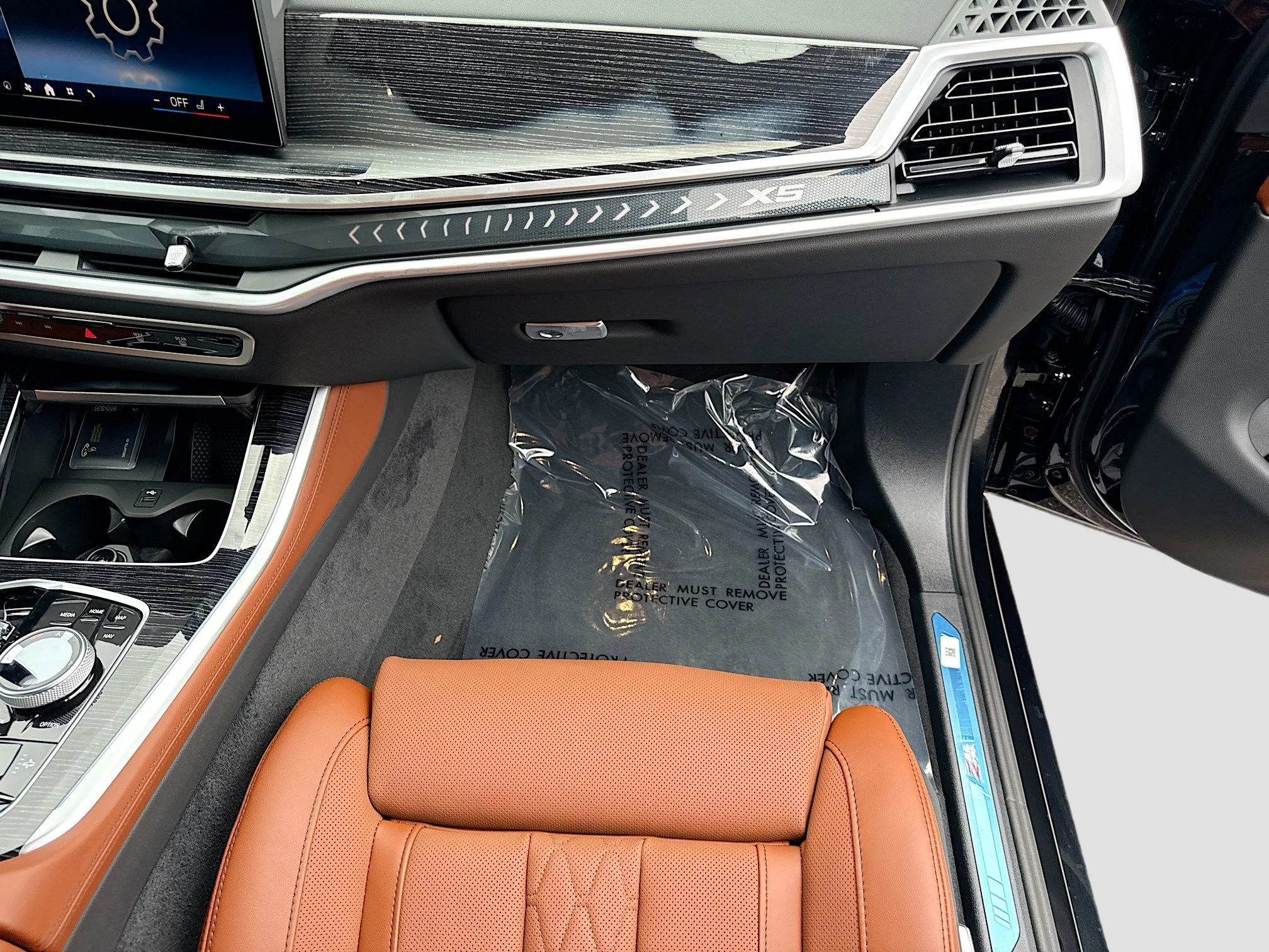 New 2026 Black Sapphire Metallic BMW xDrive50e image 17