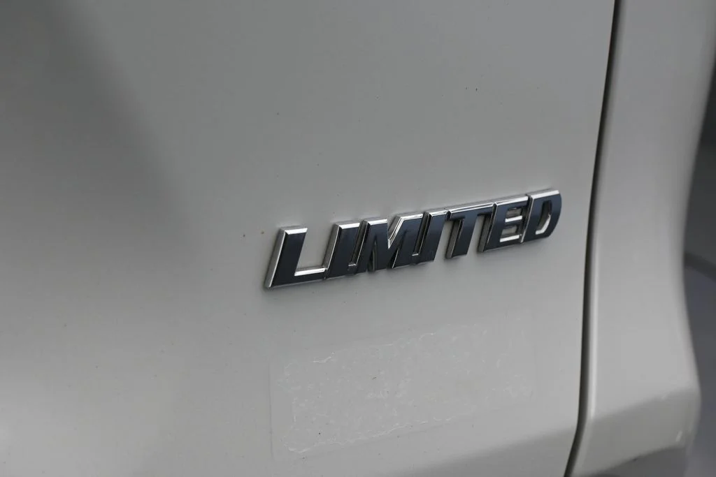 Used 2023 Ice Cap Toyota Limited image 33