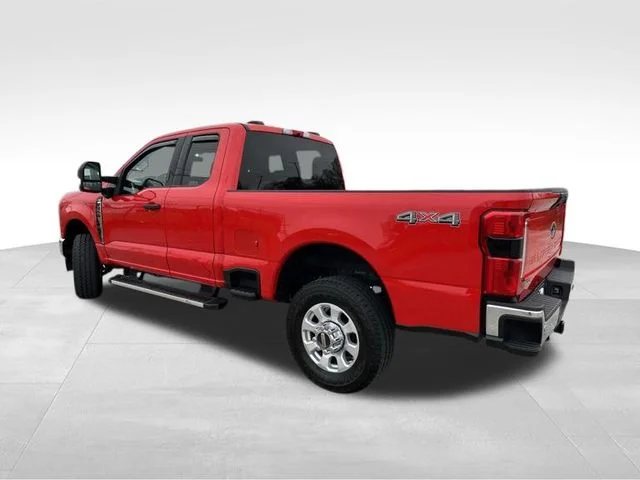 Used 2023 Red Ford XLT image 5