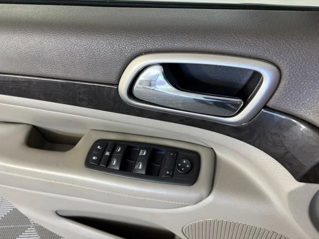 Used 2013 Black Jeep Laredo image 16