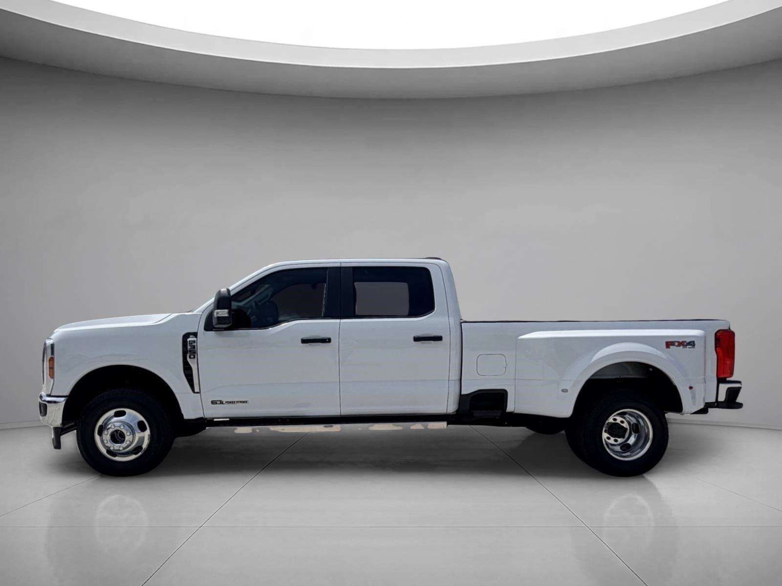Used 2024 Oxford White Ford XL image 3