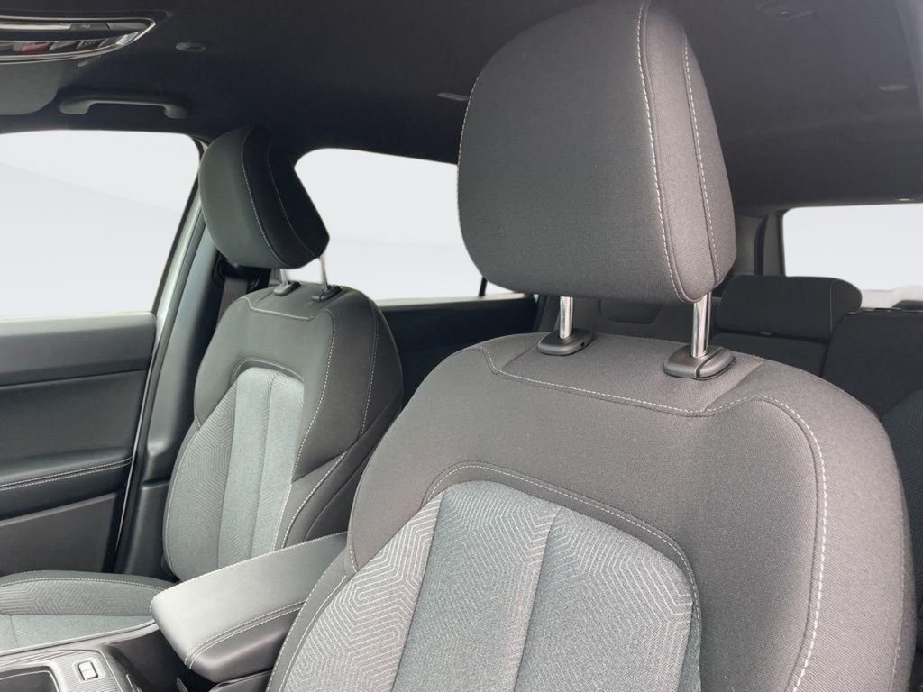 New 2026 Bright White Clear-Coat Exterior Paint Jeep Laredo image 18