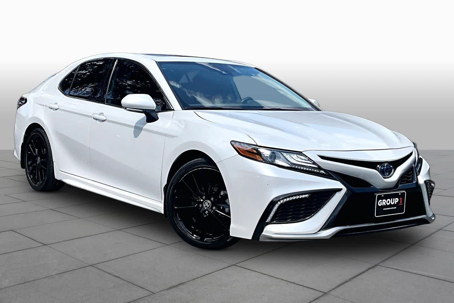 Used 2024 Wind Chill Pearl Toyota Hybrid XSE image 3
