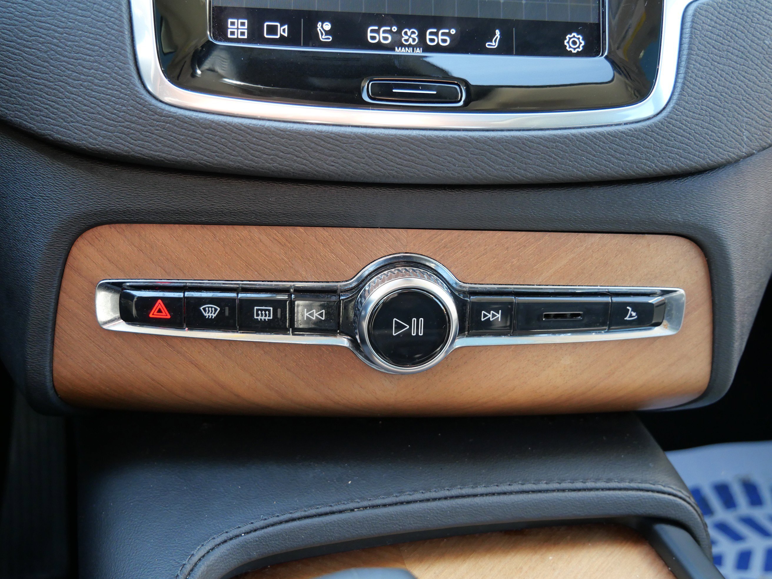 2023 Volvo XC90 Plus - Photo 24