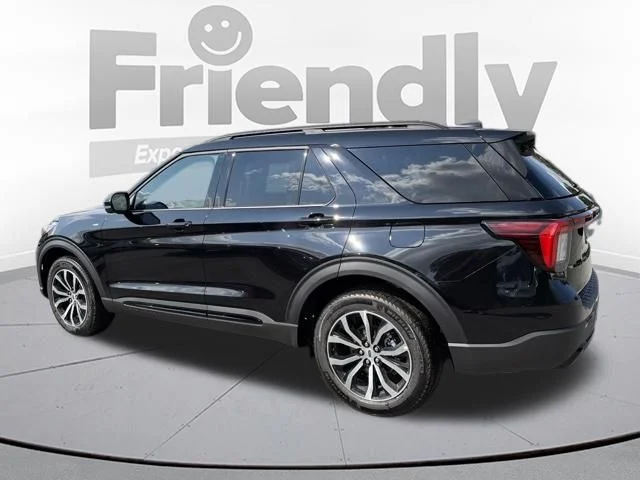 New 2026 Agate Black Metallic Ford ST-Line image 4