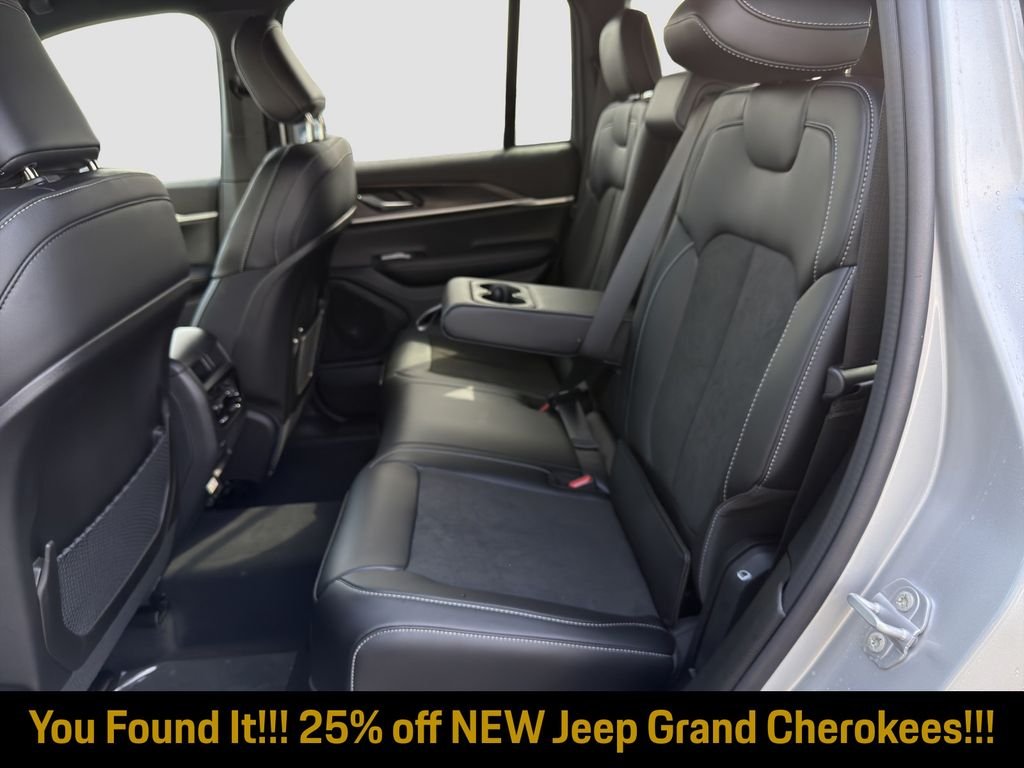 New 2026 Silver Zynith Exterior Paint Jeep Altitude image 21