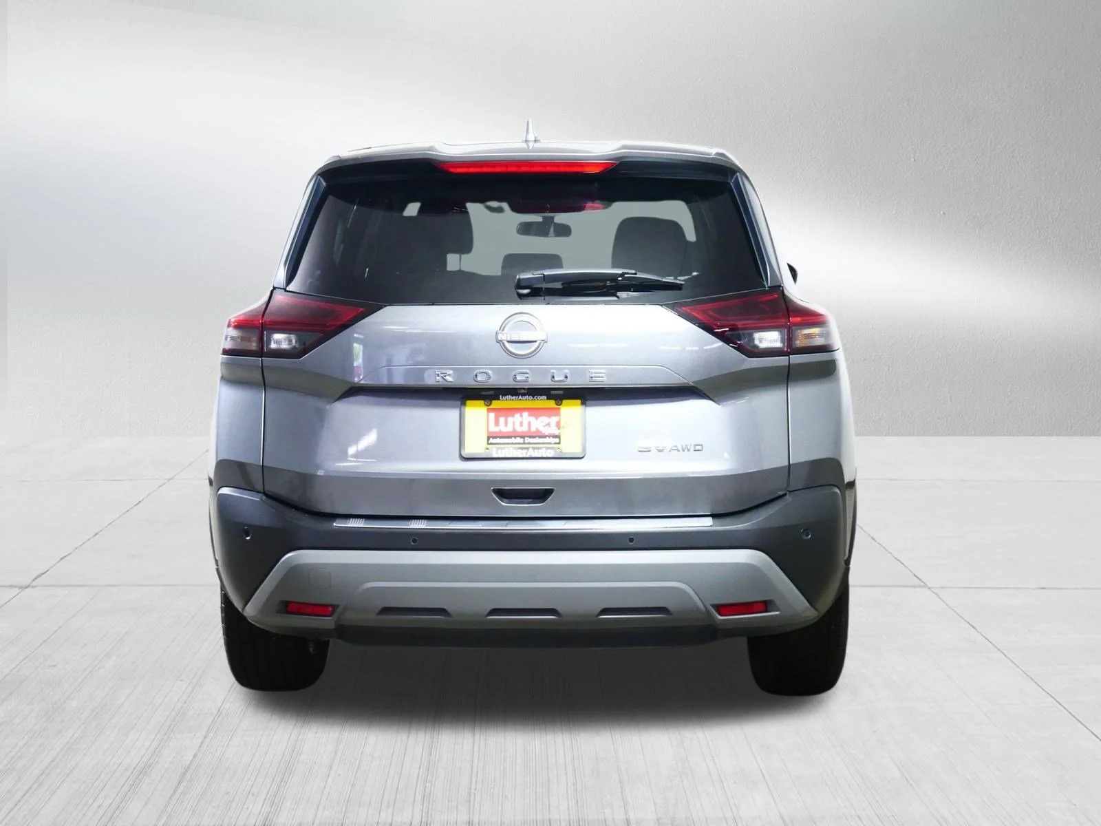 Used 2022 Gun Metallic Nissan SV image 6