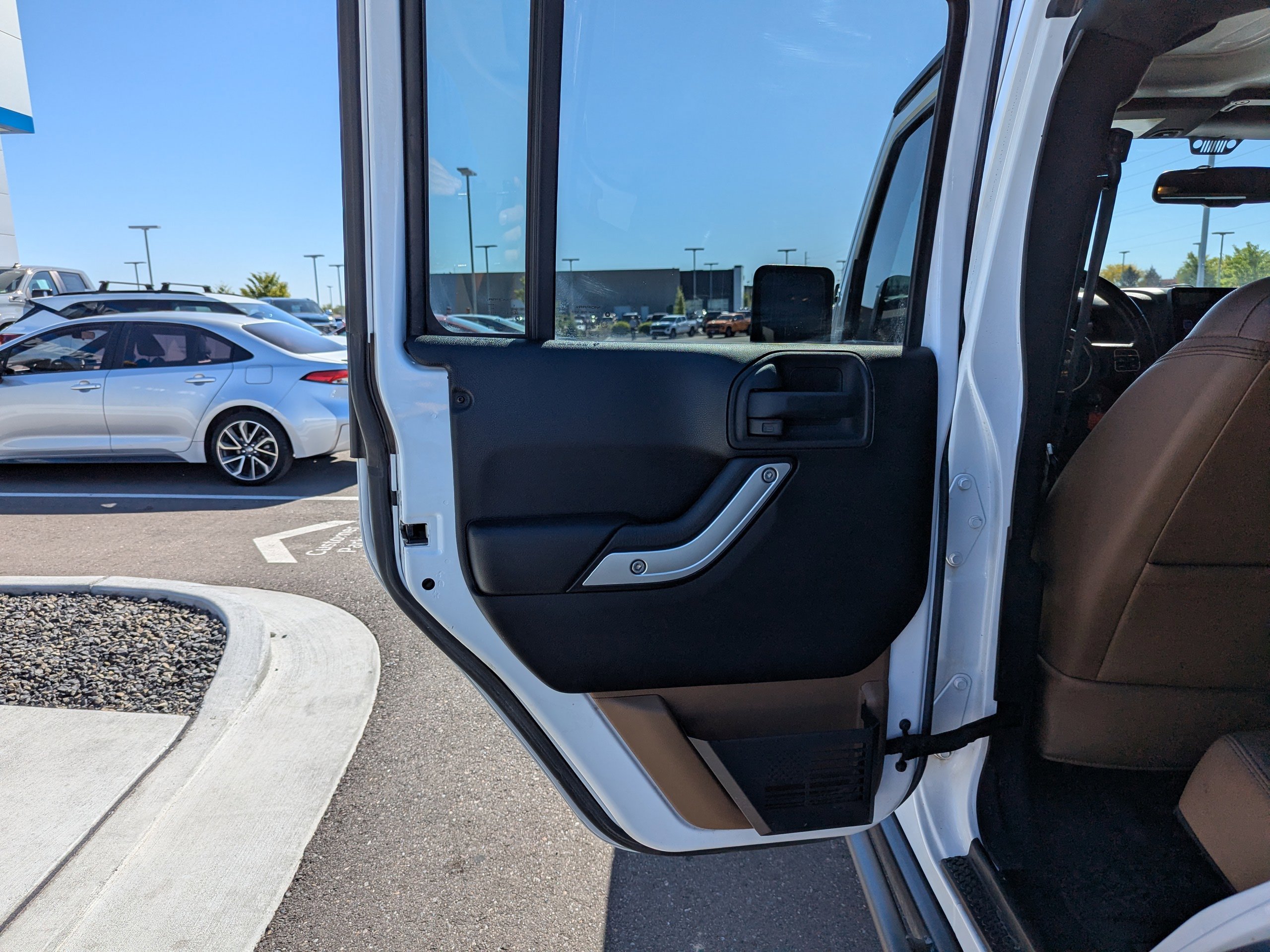 Used 2016 White Jeep Rubicon image 27