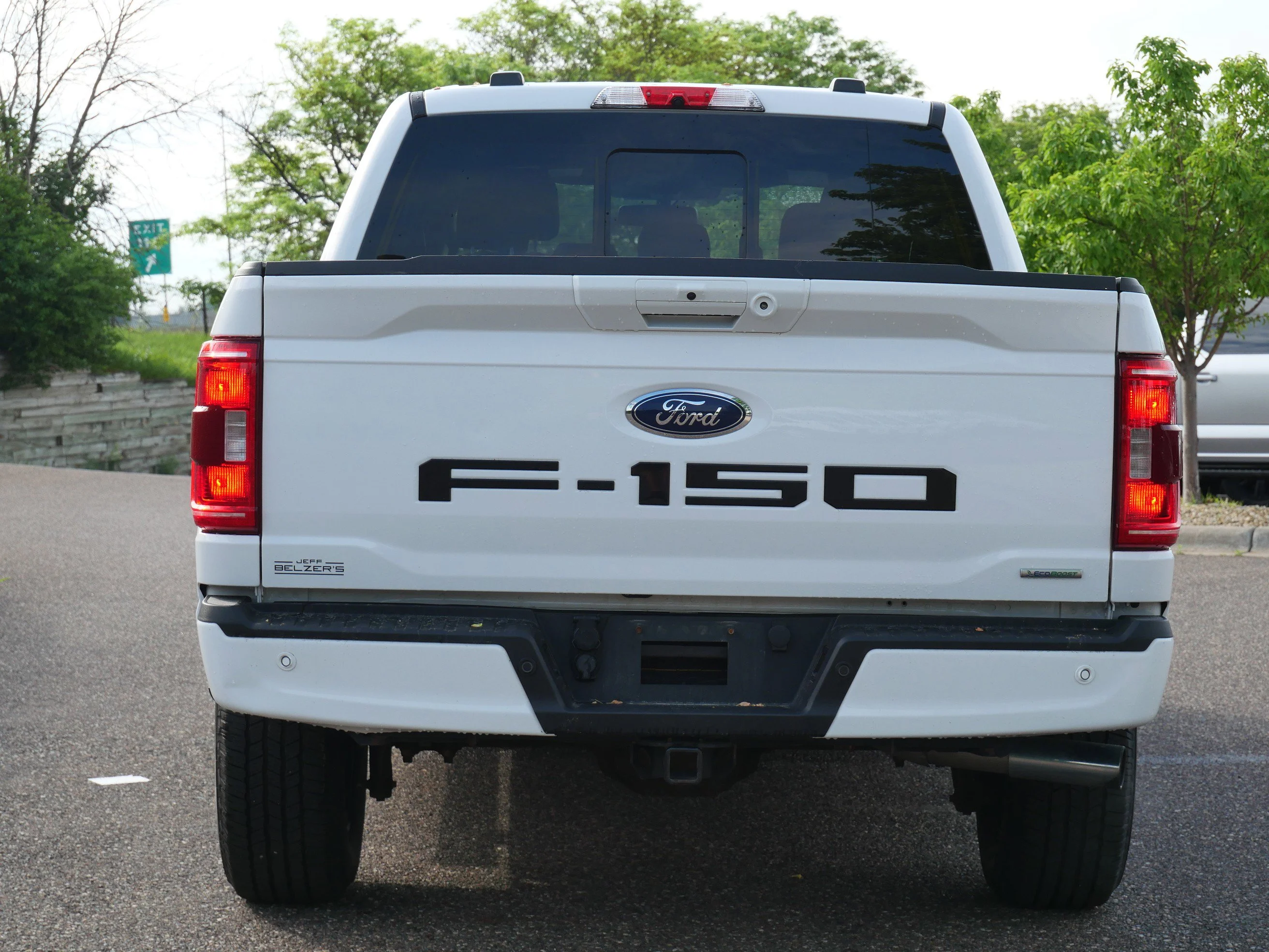 Certified Used 2022 Oxford White Clearcoat Ford XLT 4WD SuperCrew 5.5 Box image 5