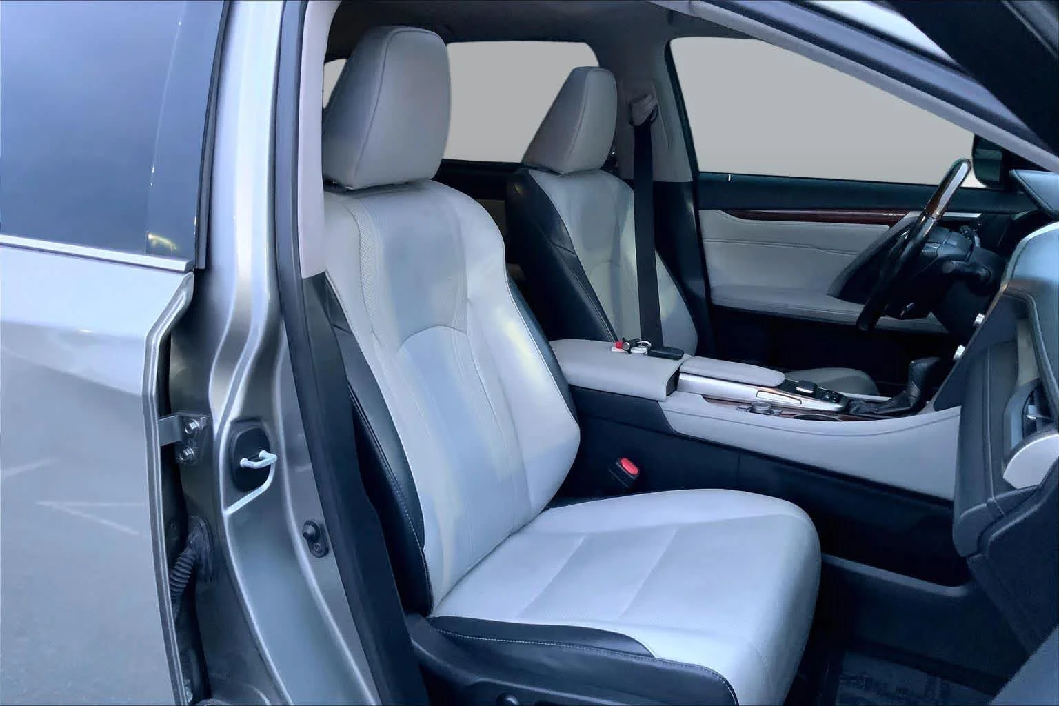 Used 2018 Atomic Silver Lexus  image 8