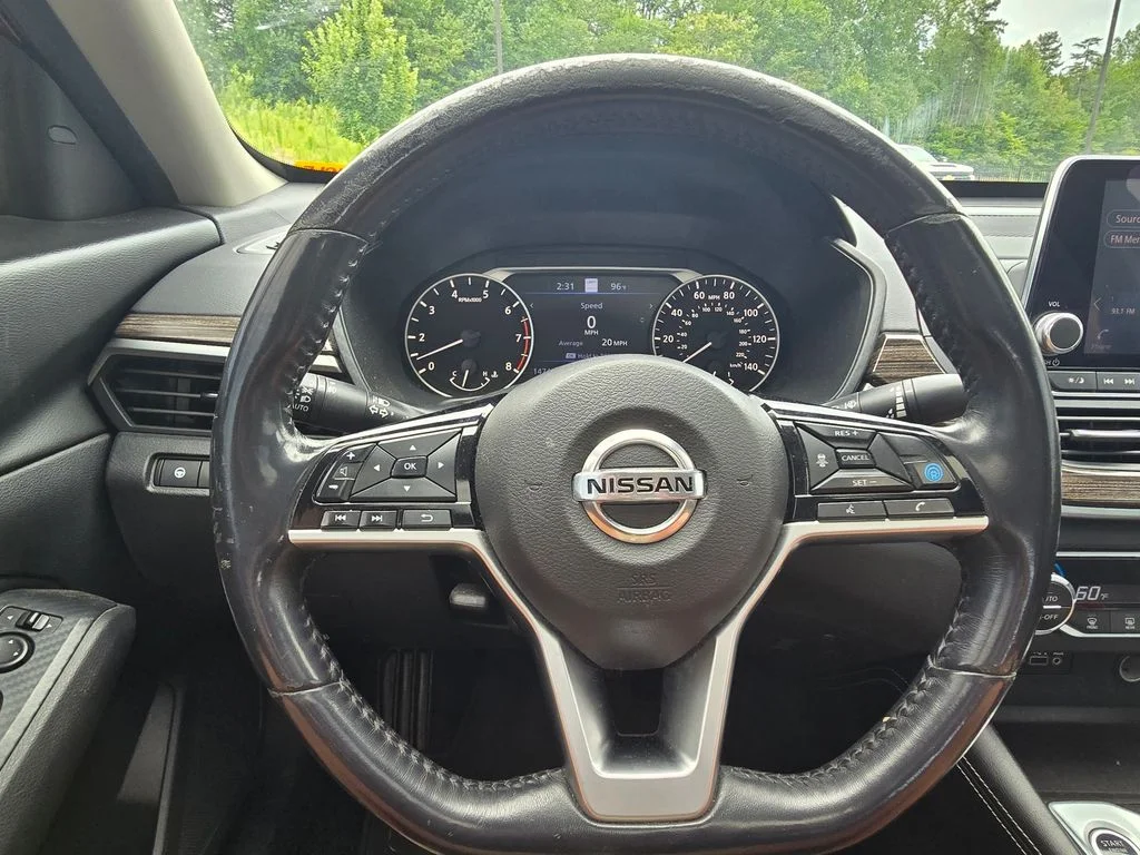 Used 2019 Red Nissan 2.5 SL image 23