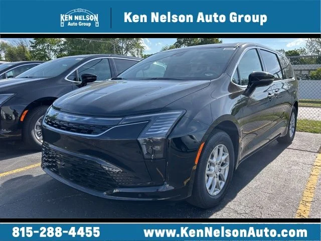 2027 Chrysler Pacifica Select's photo