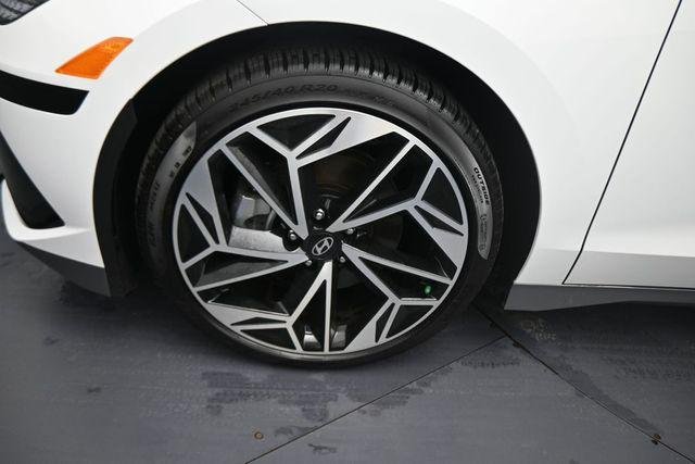 New 2025 White Hyundai SEL image 20