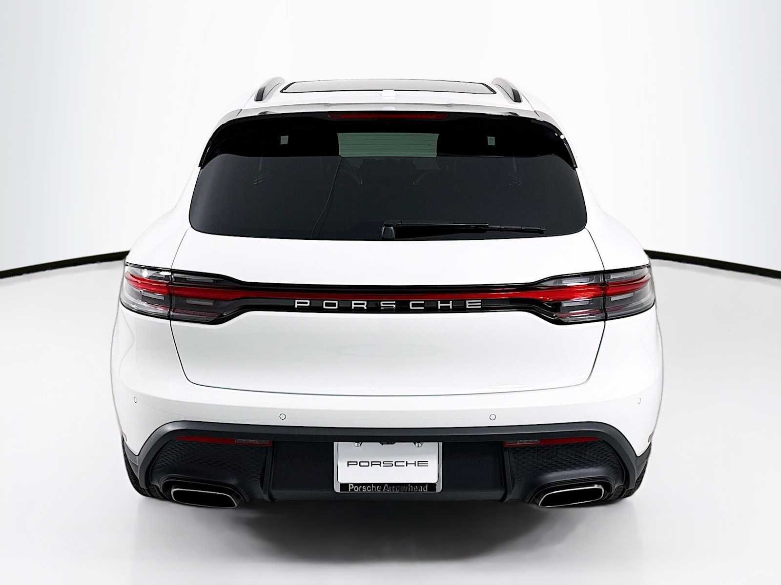 2026 Porsche Macan T - Photo 10