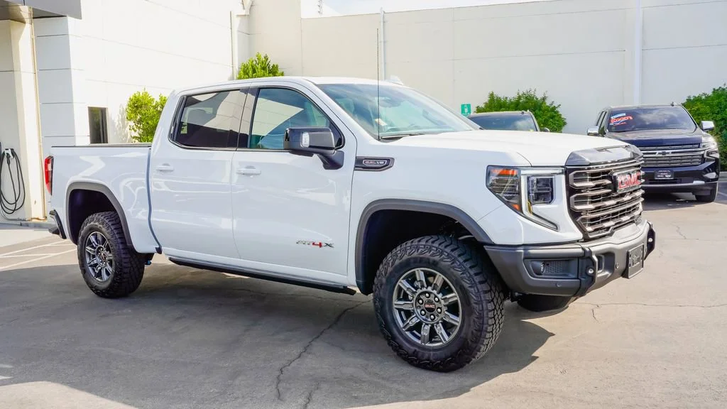 2026 GMC Sierra 1500 AT4X - Photo 6