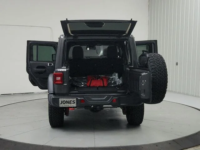 New 2026 Granite Crystal Metallic Clearcoat Jeep Rubicon image 14