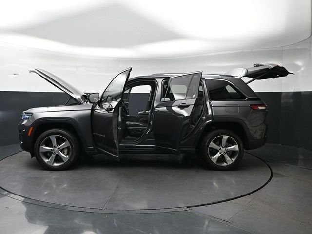 Used 2022 Gray Jeep Limited image 39