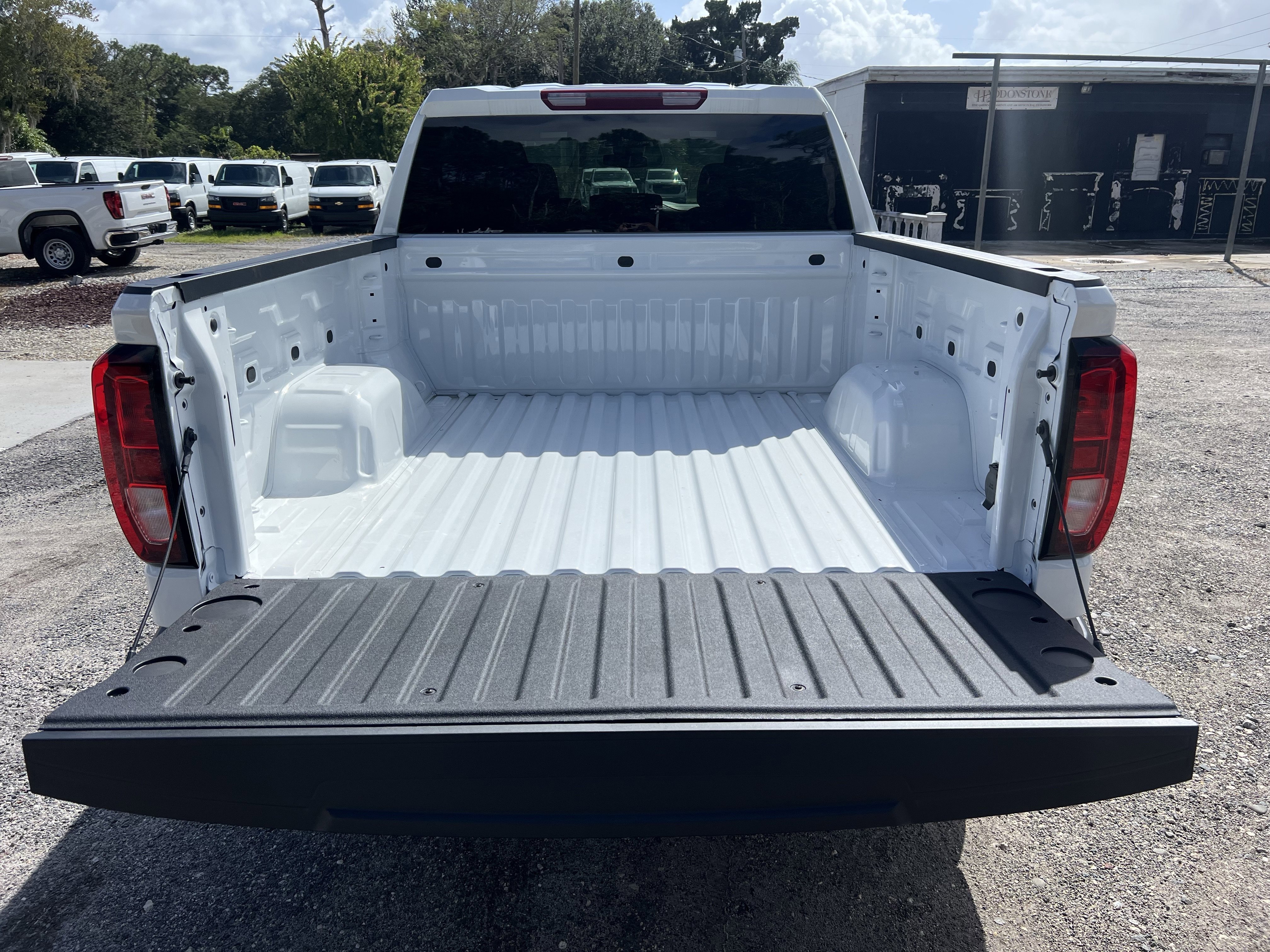 New 2025 Summit White GMC Pro image 5