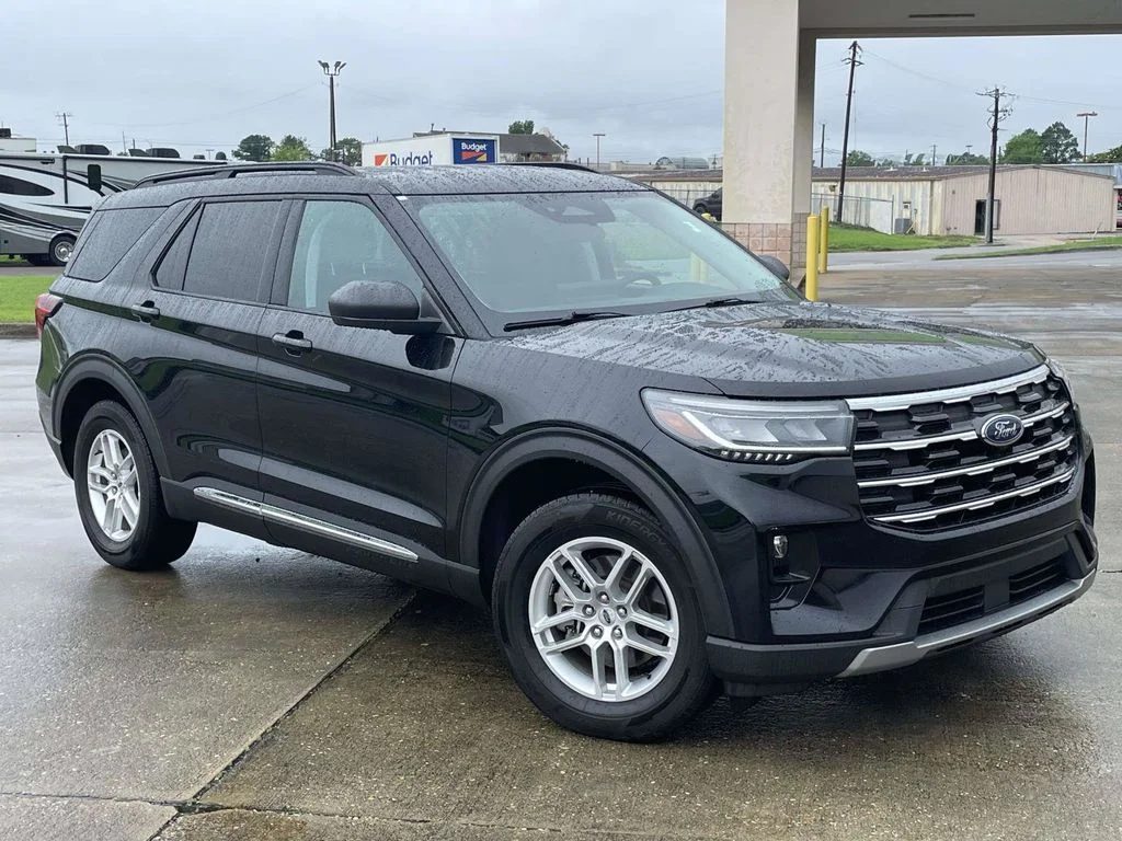 Used 2025 Black Metallic Ford Active image 1