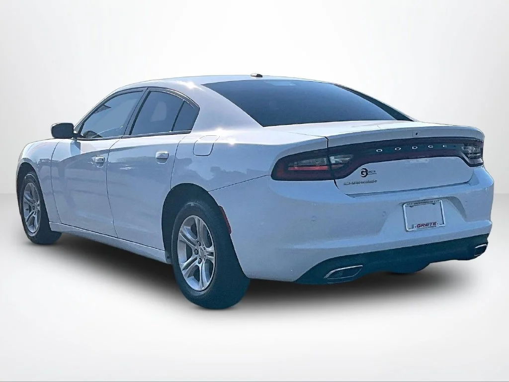 Used 2022 White Dodge SXT image 12