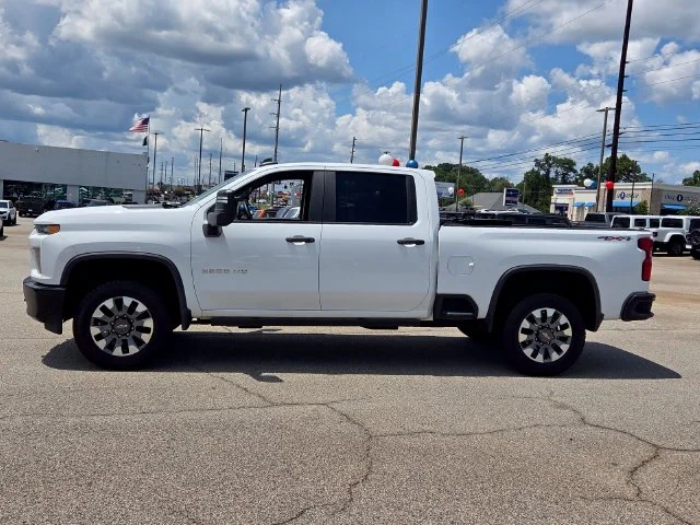 Used 2021 White Chevrolet Custom image 4