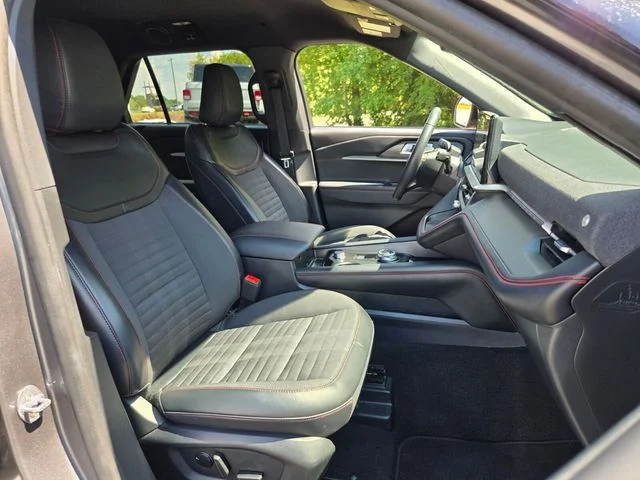 Used 2025 Gray Ford ST-Line image 20