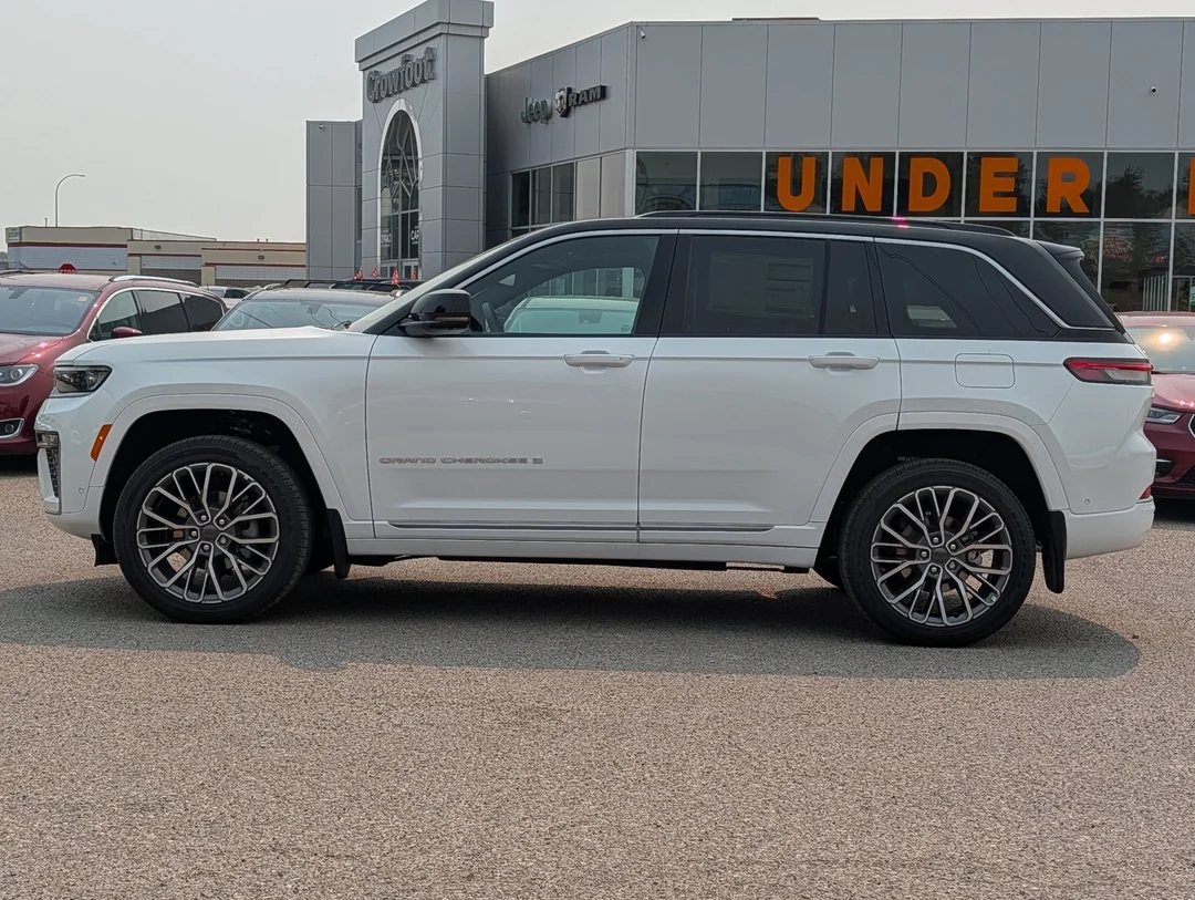 New 2026 White Jeep Summit - - 4x4 - Pano Sunroof - Palermo Lthr Seats - Trailer Tow Pkg - Advanced ProTech IV & More! image 5