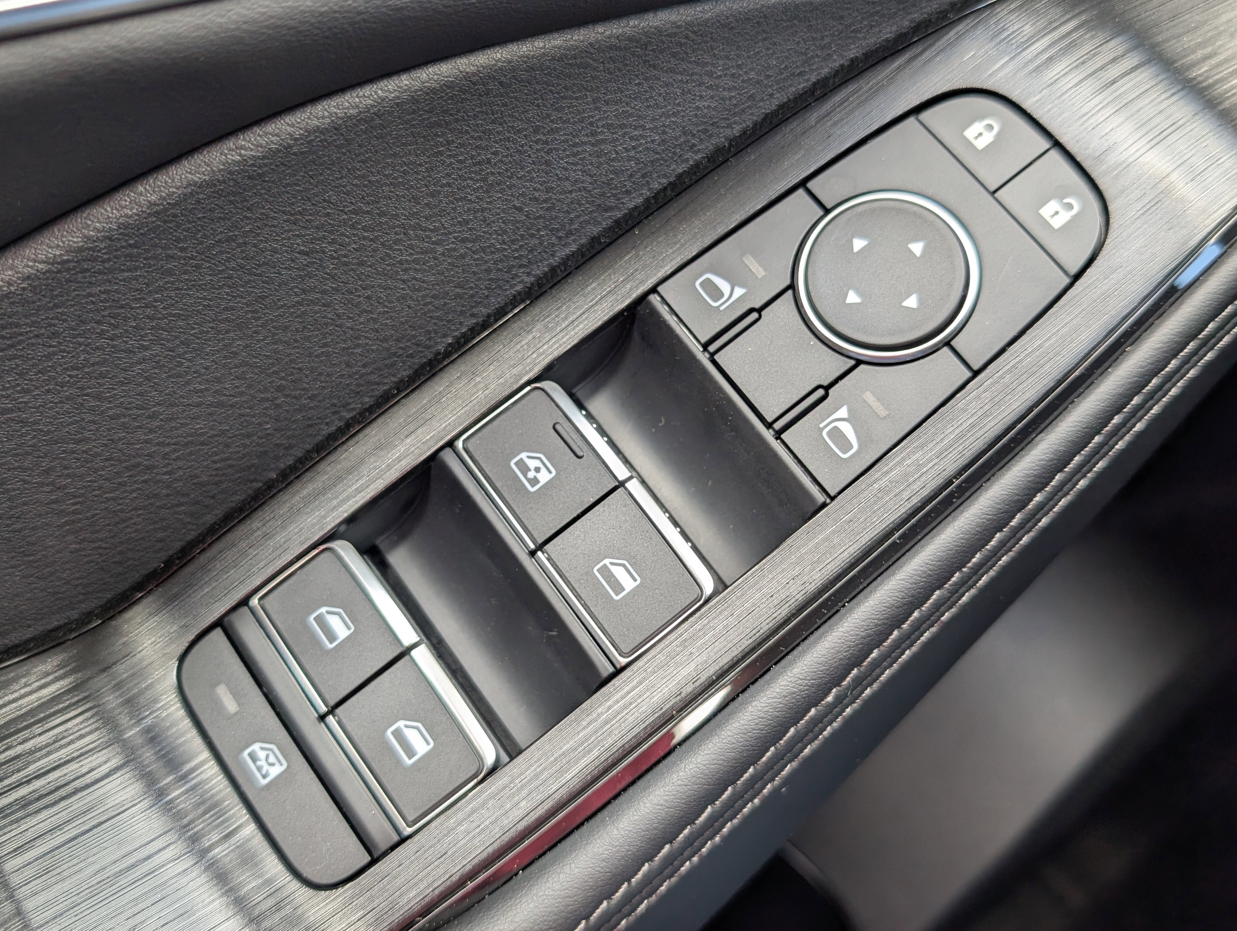New 2026 Everest White Pearl TriCoat Nissan Platinum image 23