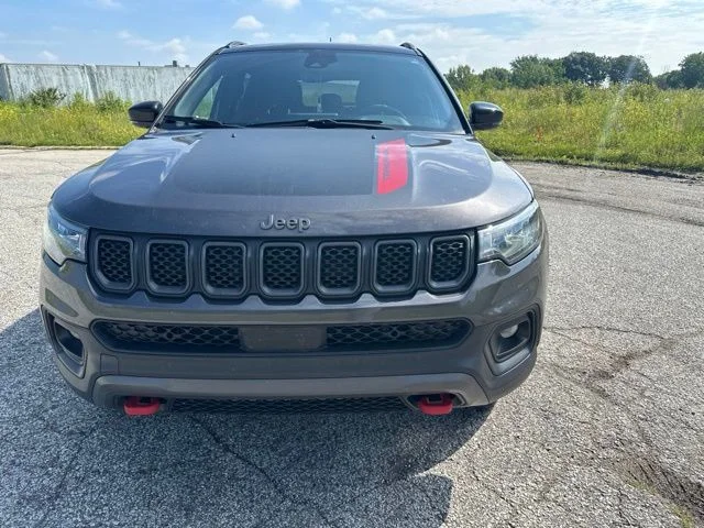 Used 2024  Jeep Trailhawk image 6