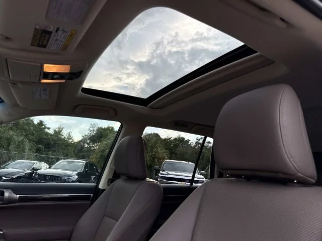 Used 2022  Lexus 460 image 29